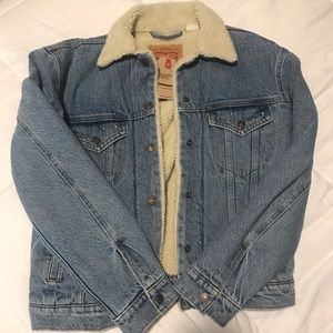 Levi’s ex-boyfriend trucker jacket